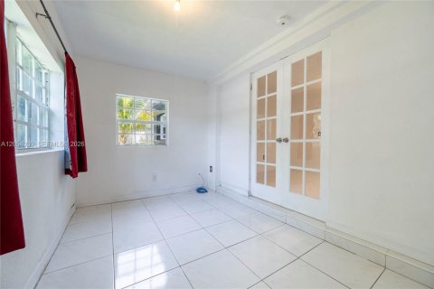 House in North Miami Beach, Florida 3 bedrooms, 117.15 sq.m. № 2190002 - photo 28