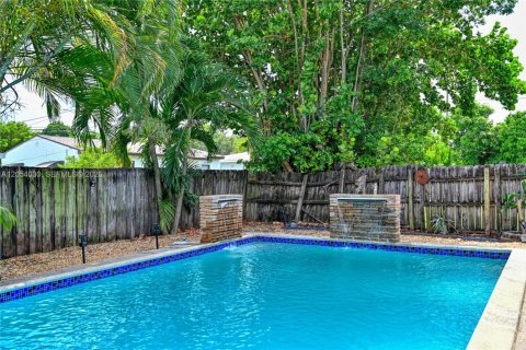 House in North Miami Beach, Florida 3 bedrooms, 117.15 sq.m. № 2190002 - photo 10