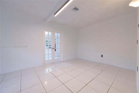House in North Miami Beach, Florida 3 bedrooms, 117.15 sq.m. № 2190002 - photo 27