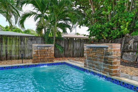 House in North Miami Beach, Florida 3 bedrooms, 117.15 sq.m. № 2190002 - photo 11
