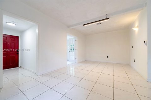 House in North Miami Beach, Florida 3 bedrooms, 117.15 sq.m. № 2190002 - photo 24