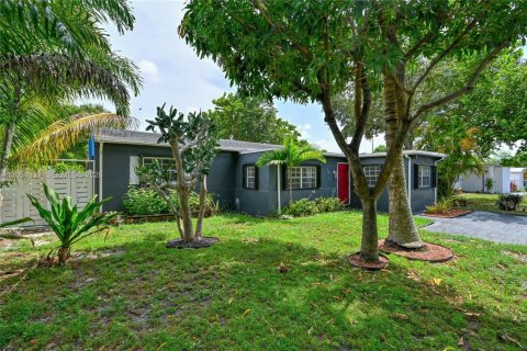 House in North Miami Beach, Florida 3 bedrooms, 117.15 sq.m. № 2190002 - photo 3