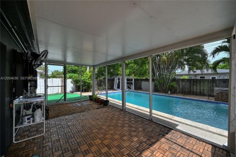 House in North Miami Beach, Florida 3 bedrooms, 117.15 sq.m. № 2190002 - photo 13