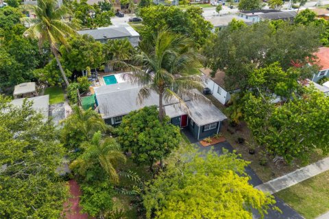 House in North Miami Beach, Florida 3 bedrooms, 117.15 sq.m. № 2190002 - photo 7