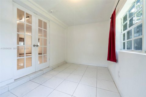 House in North Miami Beach, Florida 3 bedrooms, 117.15 sq.m. № 2190002 - photo 29
