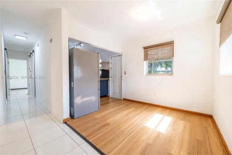 House in North Miami Beach, Florida 3 bedrooms, 117.15 sq.m. № 2190002 - photo 21
