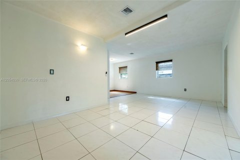 House in North Miami Beach, Florida 3 bedrooms, 117.15 sq.m. № 2190002 - photo 26
