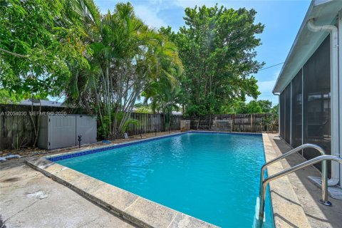 House in North Miami Beach, Florida 3 bedrooms, 117.15 sq.m. № 2190002 - photo 8