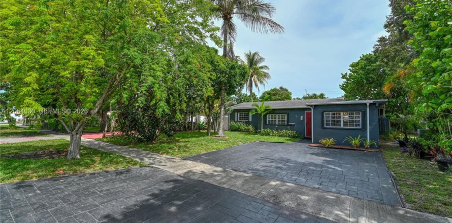 House in North Miami Beach, Florida 3 bedrooms, 117.15 sq.m. № 2190002
