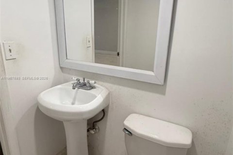 Propiedad comercial en venta en Miami, Florida № 2029699 - foto 14