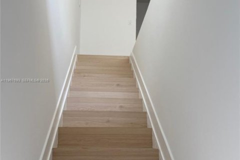 Propiedad comercial en venta en Miami, Florida № 2029699 - foto 4