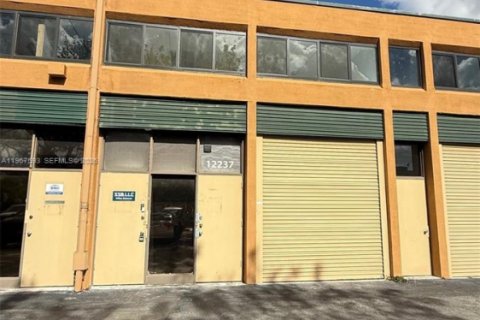Propiedad comercial en Miami, Florida № 2029699