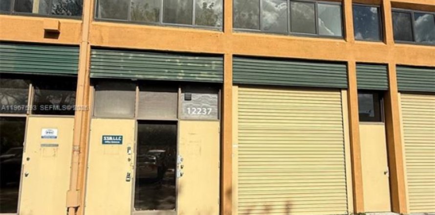 Propiedad comercial en Miami, Florida № 2029699