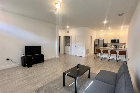 Casa en alquiler en Kissimmee, Florida, 2 dormitorios, 98.1 m2 № 1884734 - foto 4