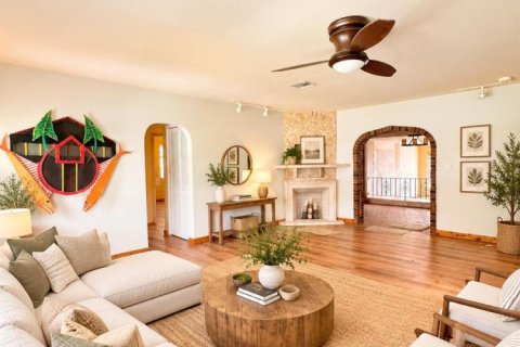 House in Hollywood, Florida 3 bedrooms, 188.5 sq.m. № 2387156