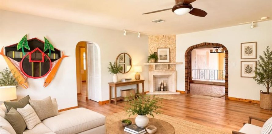 House in Hollywood, Florida 3 bedrooms, 188.5 sq.m. № 2387156