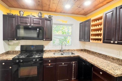 House in Hollywood, Florida 3 bedrooms, 188.5 sq.m. № 2387156 - photo 23