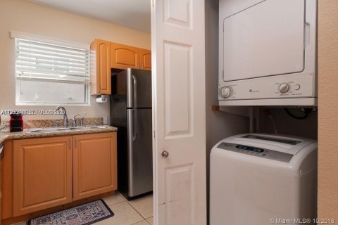 Condominio en alquiler en Bay Harbor Islands, Florida, 2 dormitorios, 98.94 m2 № 2054375 - foto 12