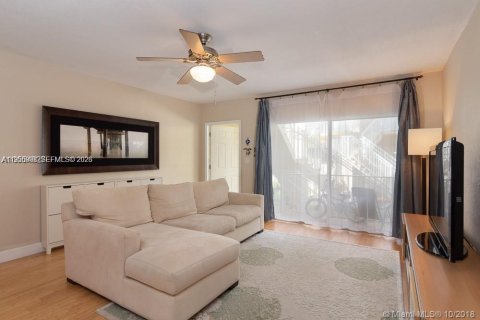 Condominio en alquiler en Bay Harbor Islands, Florida, 2 dormitorios, 98.94 m2 № 2054375 - foto 3