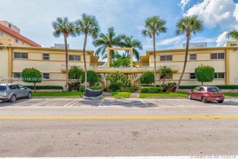 Condominio en alquiler en Bay Harbor Islands, Florida, 2 dormitorios, 98.94 m2 № 2054375 - foto 16