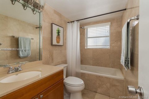 Condominio en alquiler en Bay Harbor Islands, Florida, 2 dormitorios, 98.94 m2 № 2054375 - foto 11