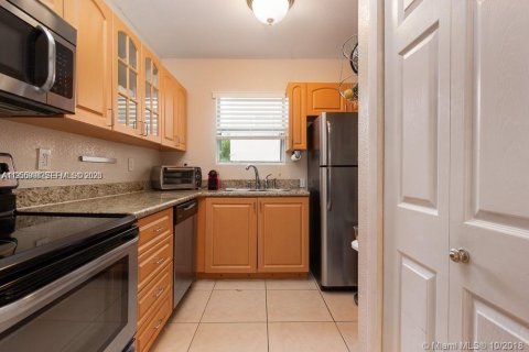 Condominio en alquiler en Bay Harbor Islands, Florida, 2 dormitorios, 98.94 m2 № 2054375 - foto 13