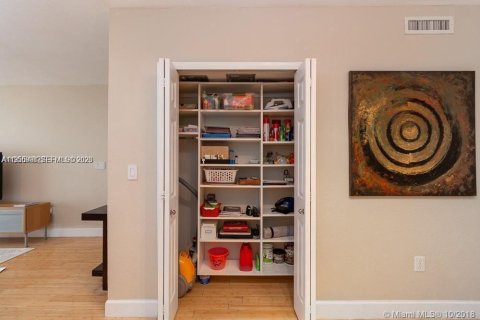 Condominio en alquiler en Bay Harbor Islands, Florida, 2 dormitorios, 98.94 m2 № 2054375 - foto 4