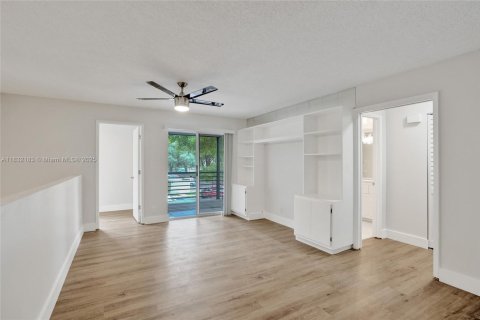 Condo in Pompano Beach, Florida, 1 bedroom  № 1814711 - photo 6