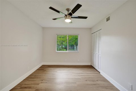Condo in Pompano Beach, Florida, 1 bedroom  № 1814711 - photo 16