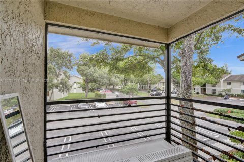 Condo in Pompano Beach, Florida, 1 bedroom  № 1814711 - photo 9