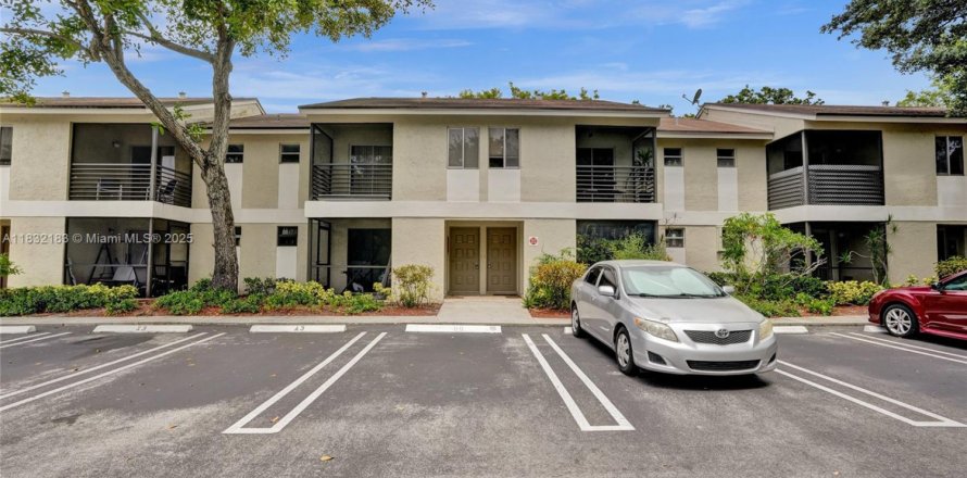 Condo in Pompano Beach, Florida, 1 bedroom № 1814711