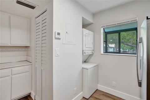 Condo in Pompano Beach, Florida, 1 bedroom  № 1814711 - photo 13