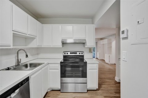 Condo in Pompano Beach, Florida, 1 bedroom  № 1814711 - photo 14