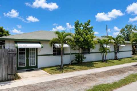 Villa ou maison à vendre à Deerfield Beach, Floride: 4 chambres, 167.22 m2 № 2087973 - photo 2