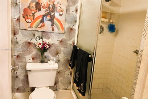 Copropriété à vendre à Pembroke Pines, Floride: 2 chambres, 111.11 m2 № 2085920 - photo 21