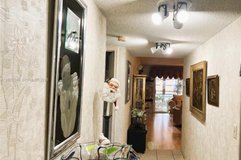 Copropriété à vendre à Pembroke Pines, Floride: 2 chambres, 111.11 m2 № 2085920 - photo 6