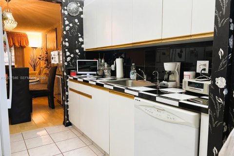 Copropriété à vendre à Pembroke Pines, Floride: 2 chambres, 111.11 m2 № 2085920 - photo 11