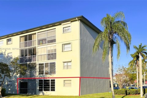 Copropriété à vendre à Pembroke Pines, Floride: 2 chambres, 111.11 m2 № 2085920 - photo 26