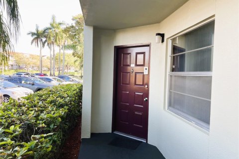 Copropriété à vendre à Pembroke Pines, Floride: 2 chambres, 111.11 m2 № 2085920 - photo 5