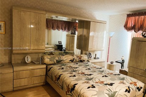 Copropriété à vendre à Pembroke Pines, Floride: 2 chambres, 111.11 m2 № 2085920 - photo 19