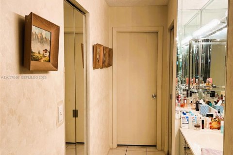 Copropriété à vendre à Pembroke Pines, Floride: 2 chambres, 111.11 m2 № 2085920 - photo 20