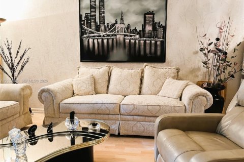 Copropriété à vendre à Pembroke Pines, Floride: 2 chambres, 111.11 m2 № 2085920 - photo 15