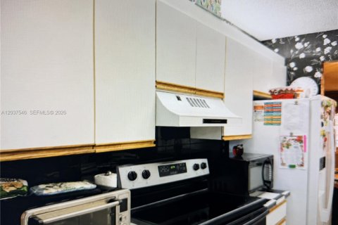 Copropriété à vendre à Pembroke Pines, Floride: 2 chambres, 111.11 m2 № 2085920 - photo 12