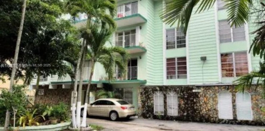 Condominio en Miami Beach, Florida, 2 dormitorios  № 1731180
