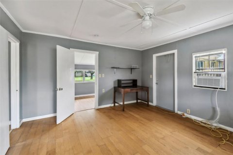 Commercial property in New Port Richey, Florida 12 bedrooms, 355.35 sq.m. № 1805016 - photo 10