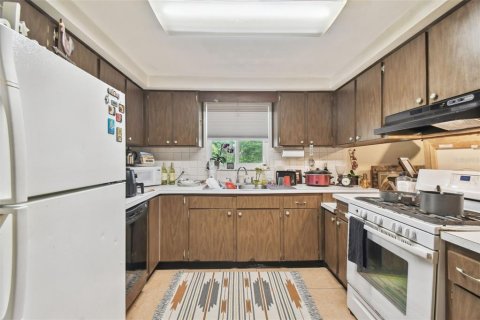 Commercial property in New Port Richey, Florida 12 bedrooms, 355.35 sq.m. № 1805016 - photo 21
