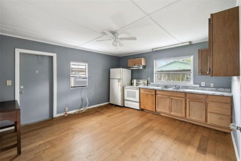 Commercial property in New Port Richey, Florida 12 bedrooms, 355.35 sq.m. № 1805016 - photo 9