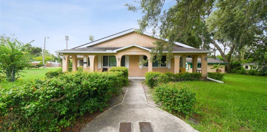 Commercial property in New Port Richey, Florida 12 bedrooms, 355.35 sq.m. № 1805016