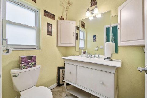 Commercial property in New Port Richey, Florida 12 bedrooms, 355.35 sq.m. № 1805016 - photo 28