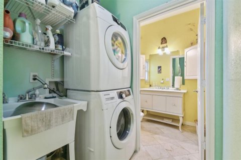 Commercial property in New Port Richey, Florida 12 bedrooms, 355.35 sq.m. № 1805016 - photo 27